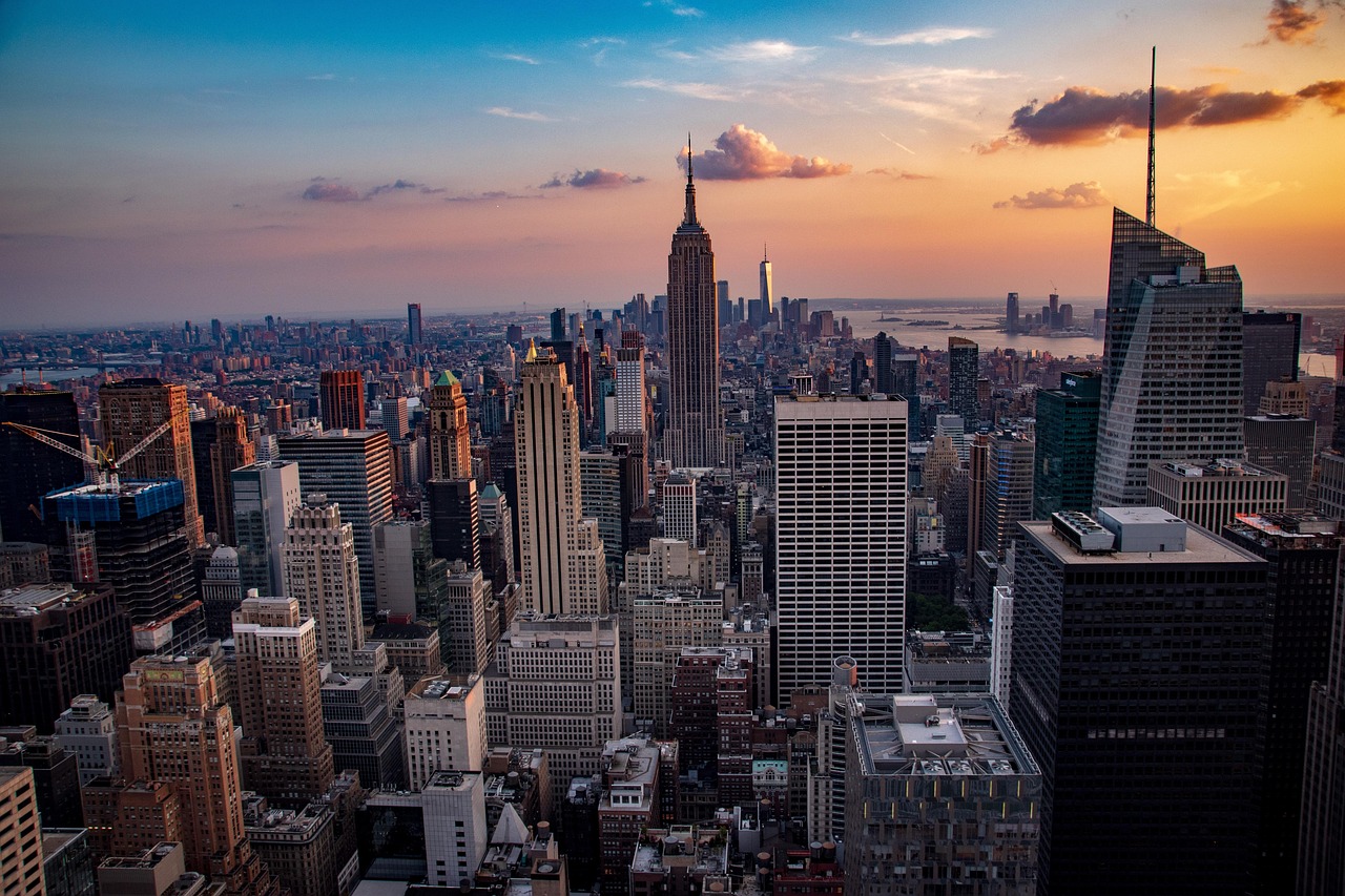 Do New Yorkers prefer Airbnb or hotels when traveling?